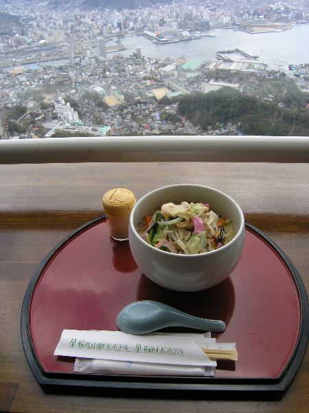 47_eating_champon_on_mount_inasa.jpg